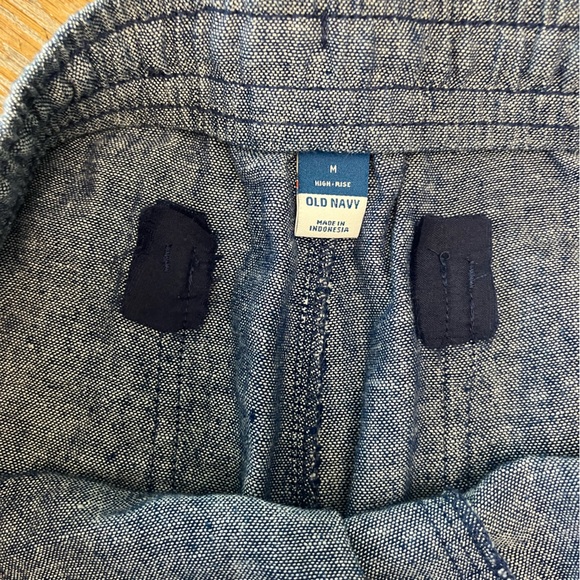 Old Navy  Chambray linen Blend shorts Medium Drawstring waist 34” inseam 3” - Picture 3 of 5